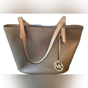 👜 Michael Kors Saffiano Leather Tote Bag Taupe / Beige Trim